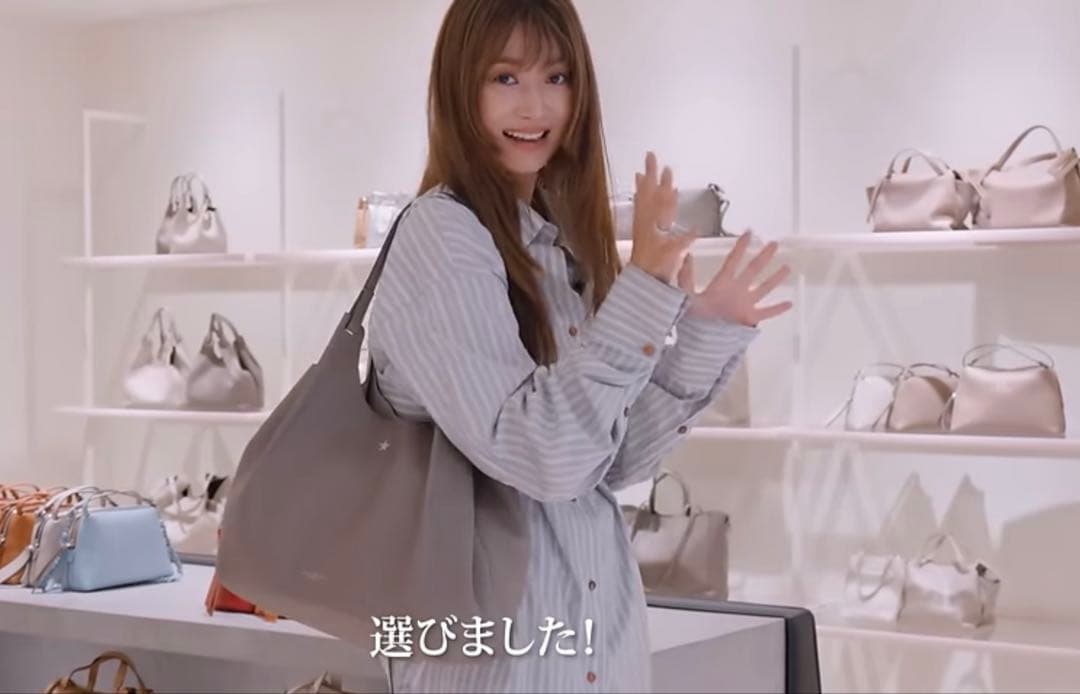 新品未使用タグ付ジャンニキアリーニショルダーバッグヨンアさん 銀座店