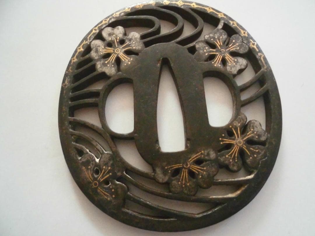 波模様 桜花象嵌装飾 鍔(つば)