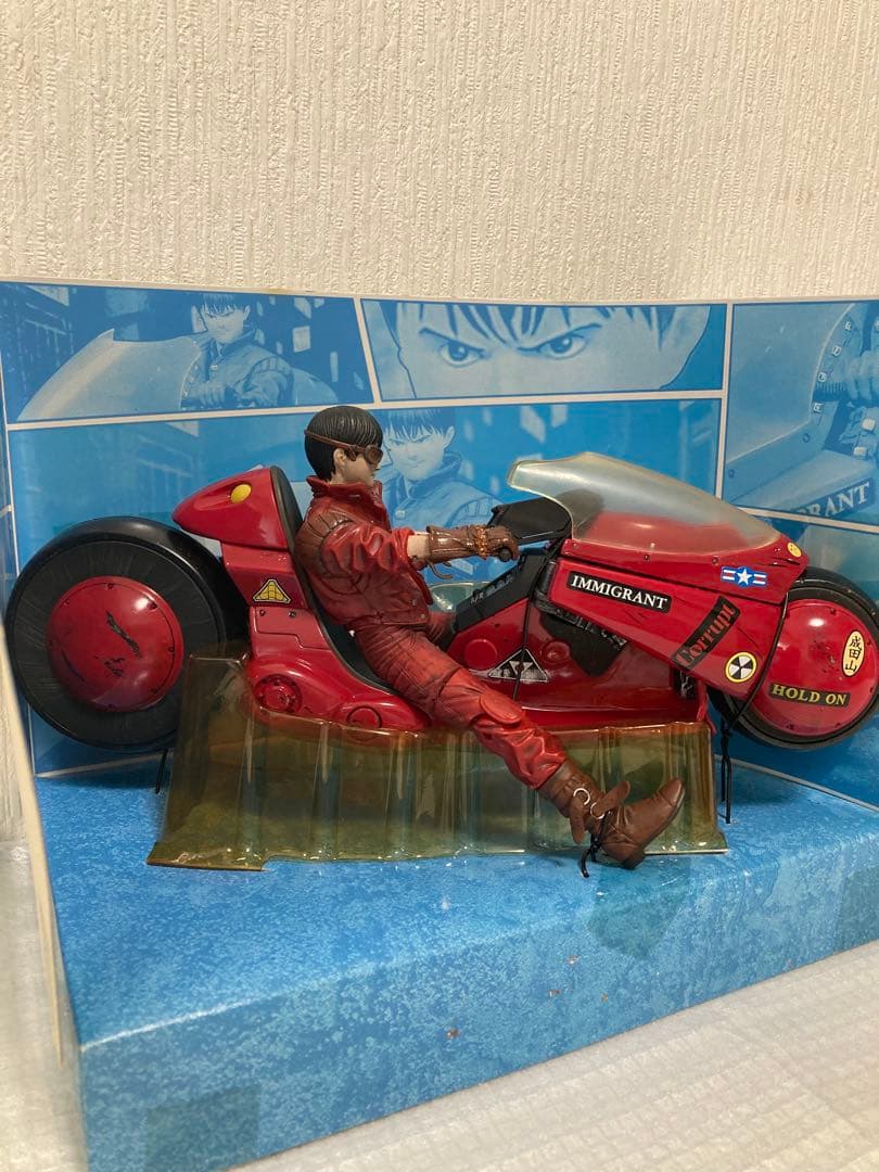『AKIRA』の金田が乗るバイクのフィギュアです。