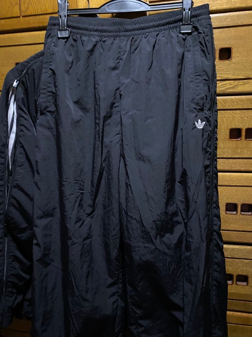 2025最新！adidas オリジナルス　ナイロンセットアップ　XL