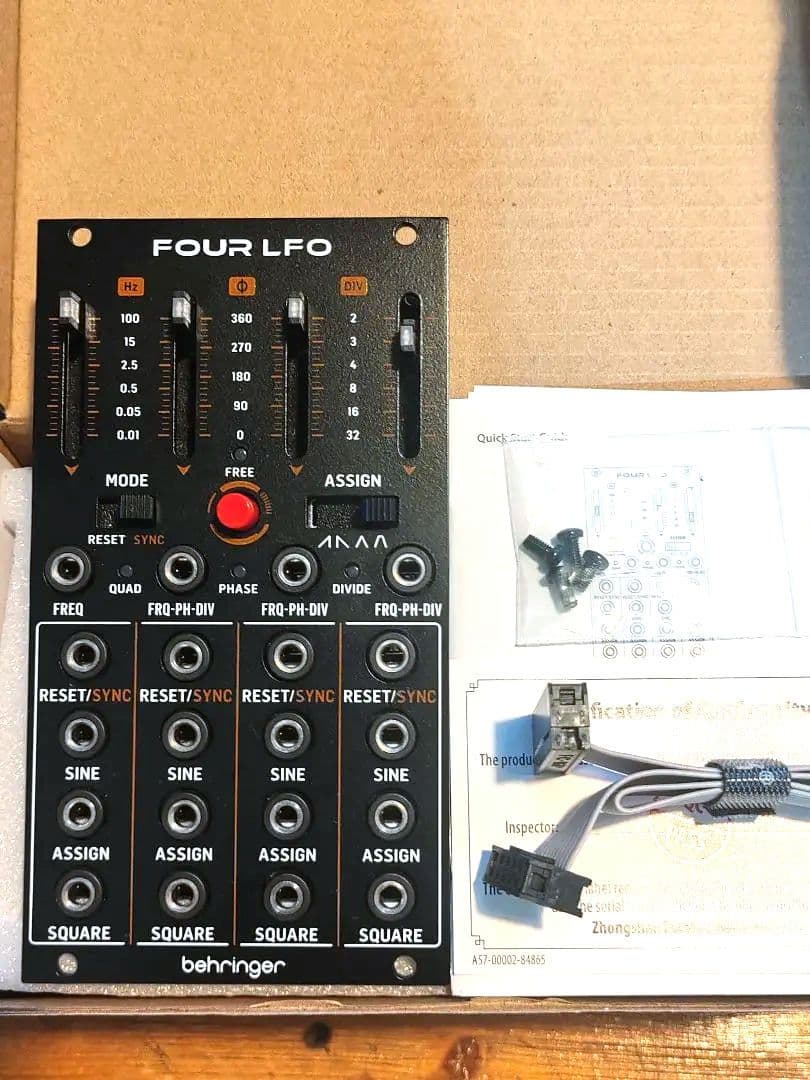 behringer FOUR LFO モジュラーシンセサイザー