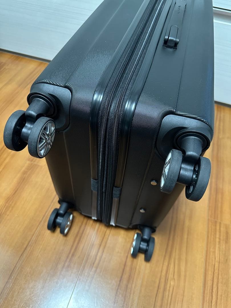 【超美品】スーツケース　Mサイズ 黒