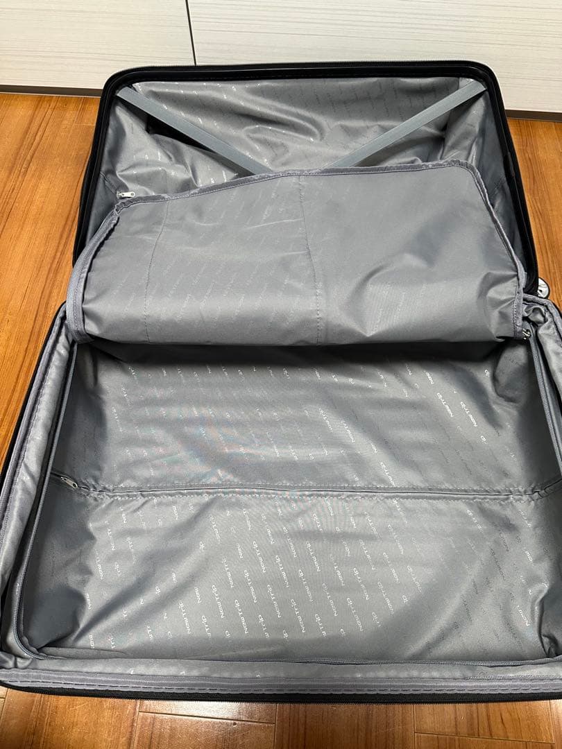 【超美品】スーツケース　Mサイズ 黒