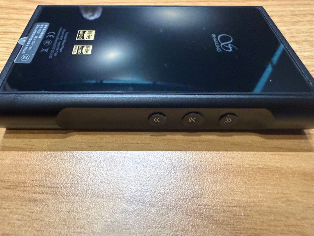 M3X ポータブル音楽プレーヤー　ケース付き