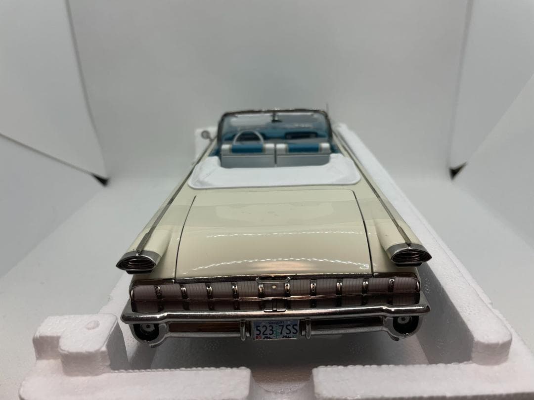 105-009 サンスター 1/18 Oldsmobile 98