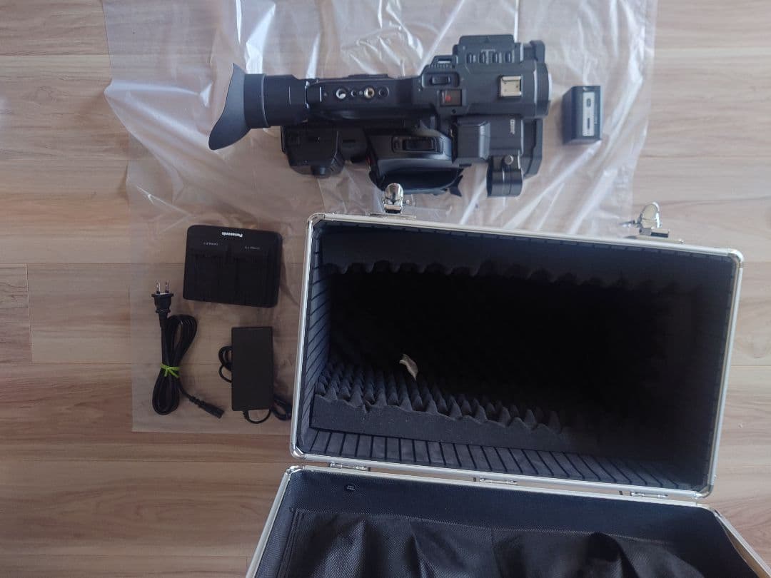 ビデオカメラ Panasonic UX180 4K 60p