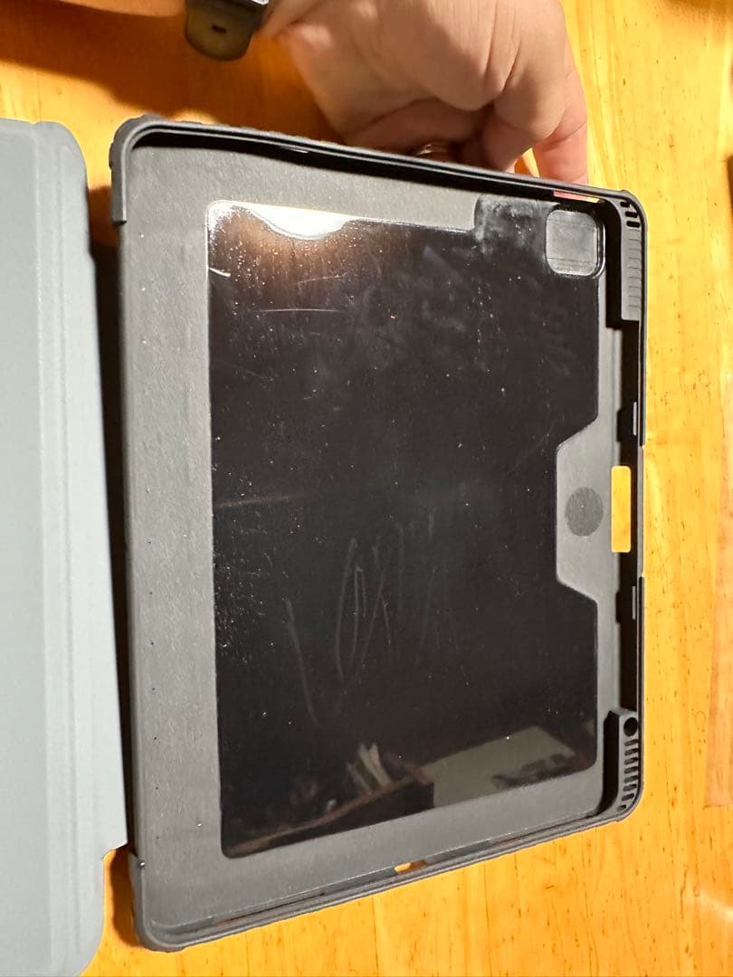 NILLKIN iPadM2 13インチ用 BTキーボードトラックパッド付き中古