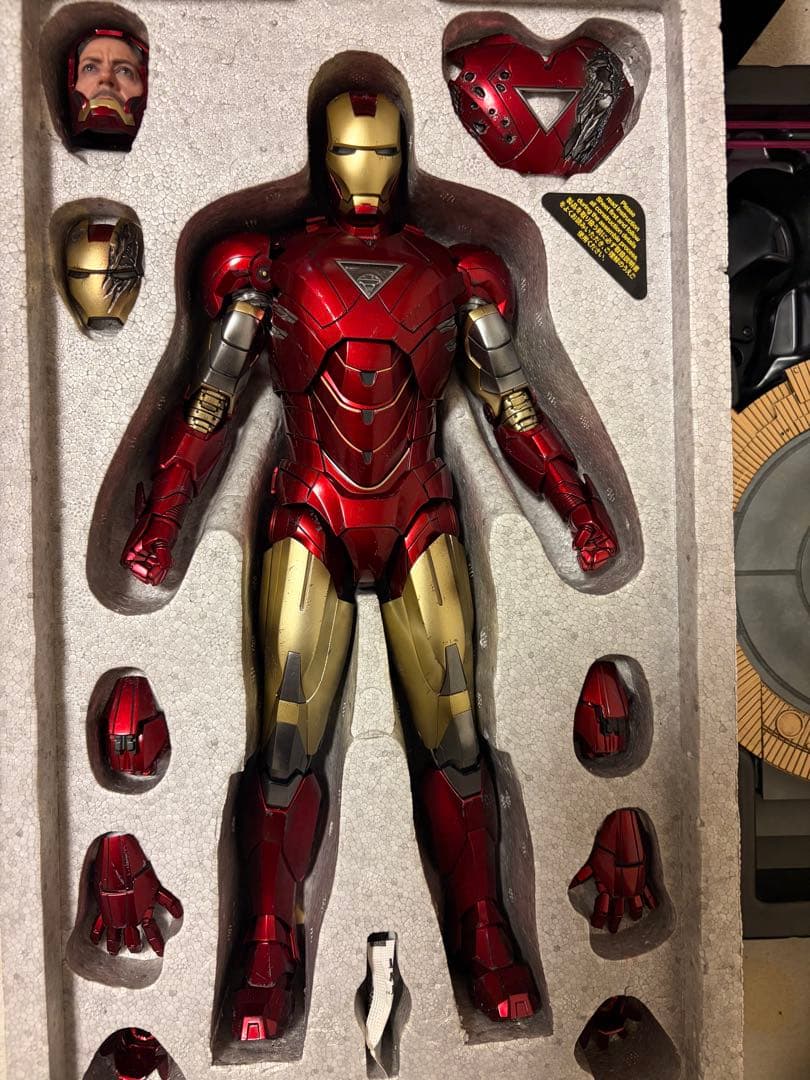 ホットトイズ　アイアンマンマーク6 ダイキャスト