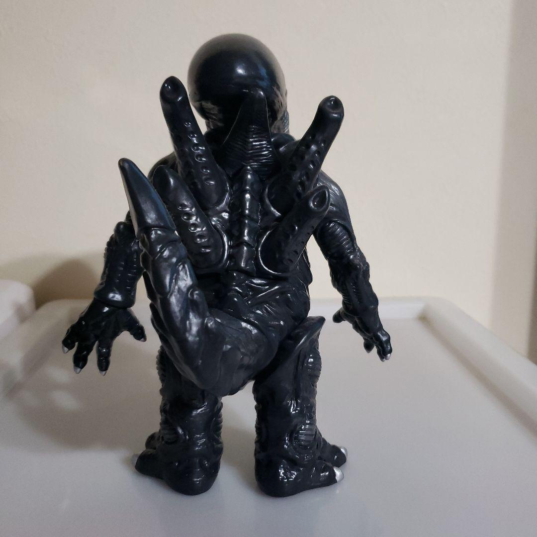 エイリアンフィギュア 黒　ソフビ