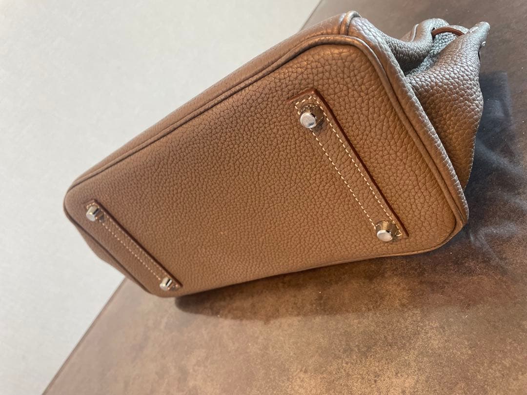 グレージュレザーハンドバッグ ロック付き