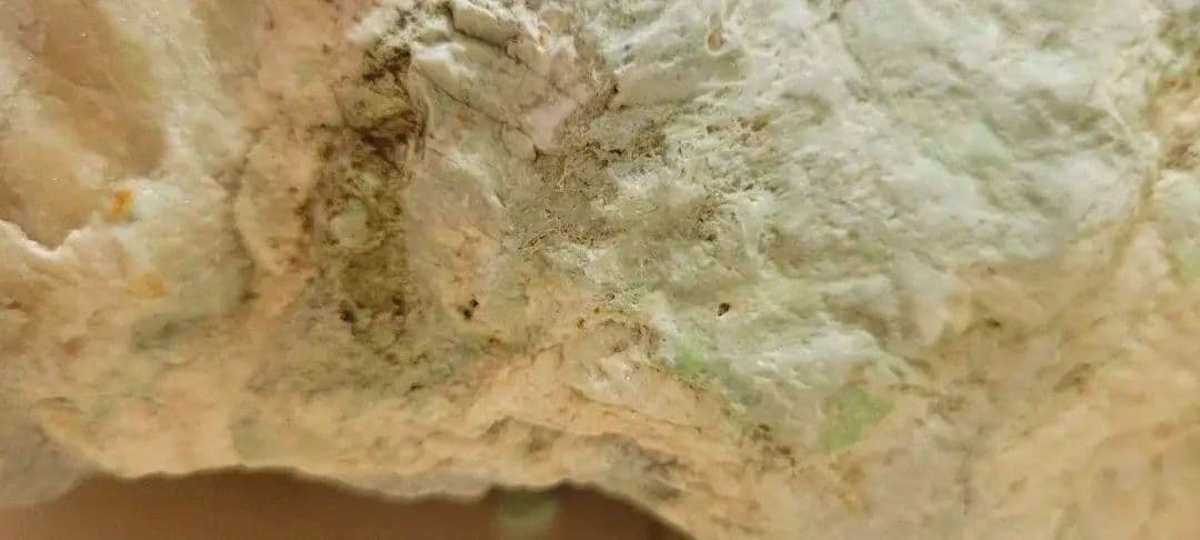 ！財宝！巨大アレキサンドライト？！内部水晶クラスターあり原石！宝石級！！　糸魚川