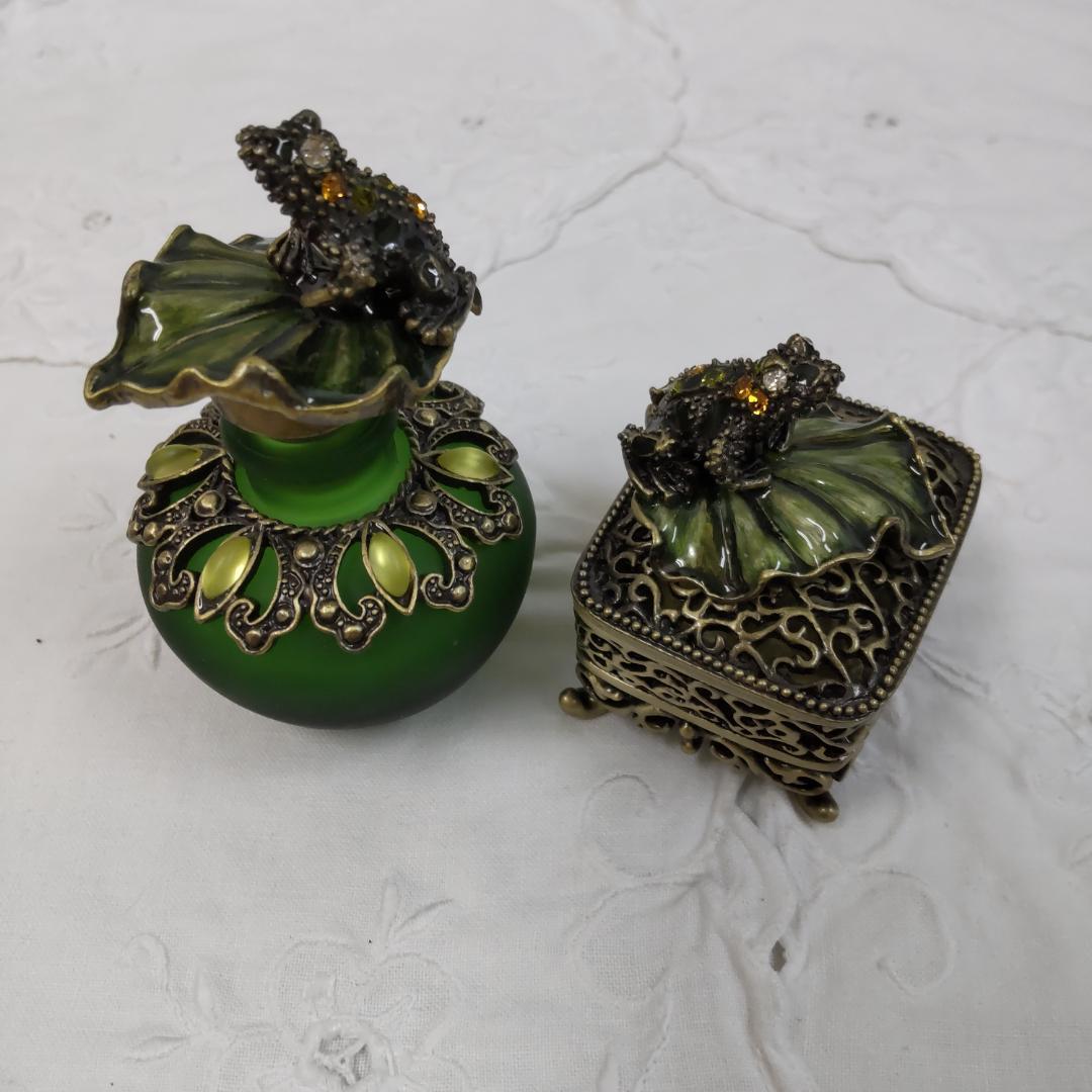 カエル　小物　香水瓶　ビジュー　アンティーク風　縁起もの　ラッキーモチーフ