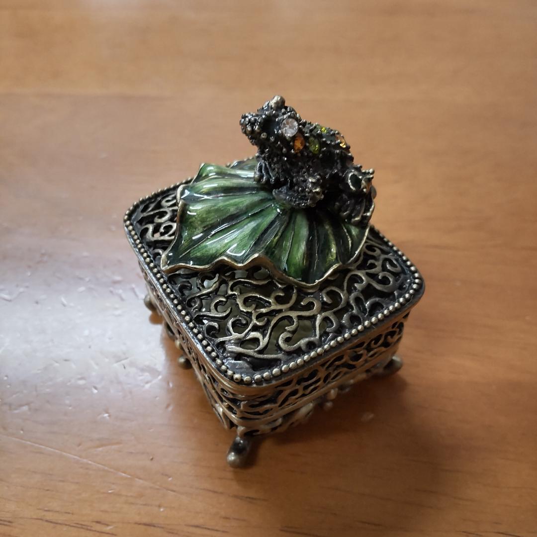 カエル　小物　香水瓶　ビジュー　アンティーク風　縁起もの　ラッキーモチーフ