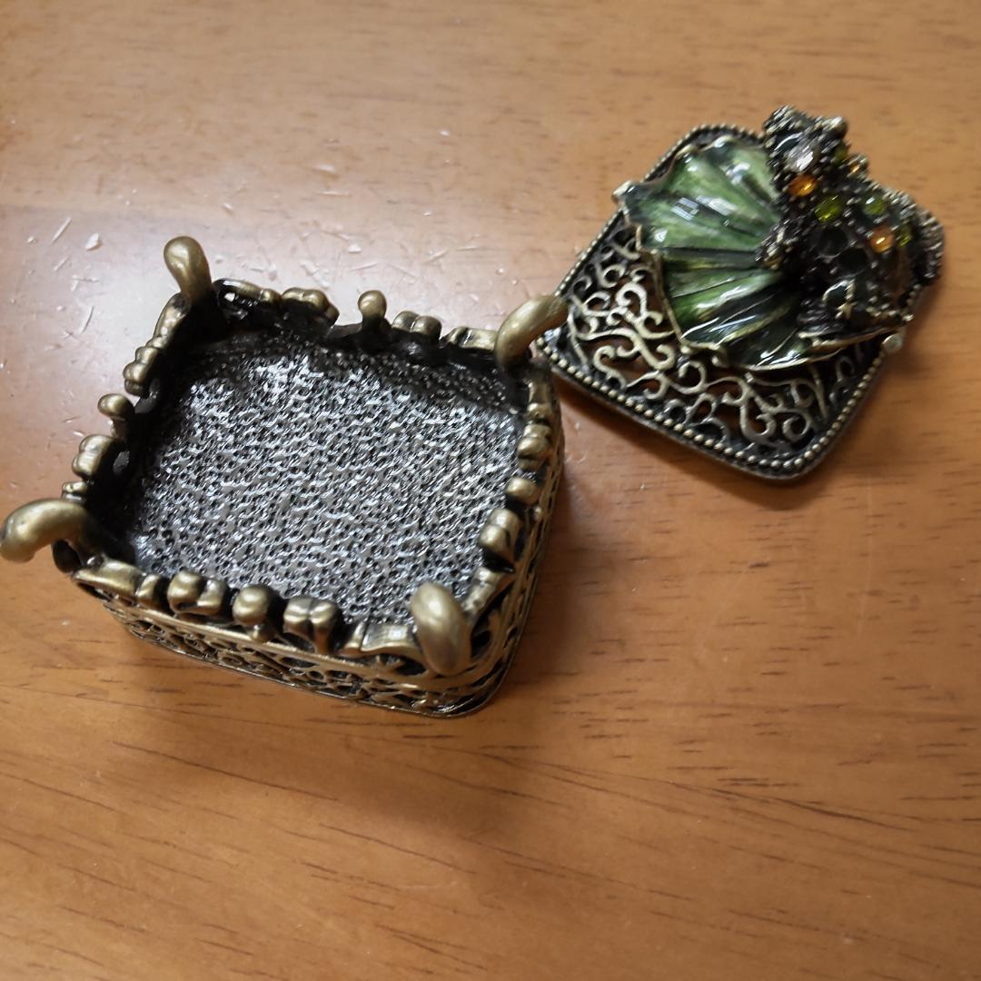 カエル　小物　香水瓶　ビジュー　アンティーク風　縁起もの　ラッキーモチーフ