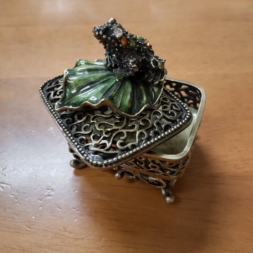 カエル　小物　香水瓶　ビジュー　アンティーク風　縁起もの　ラッキーモチーフ