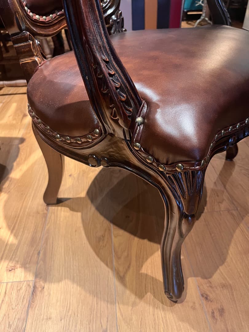 クラシックスタイル ダークブラウン レザー椅子