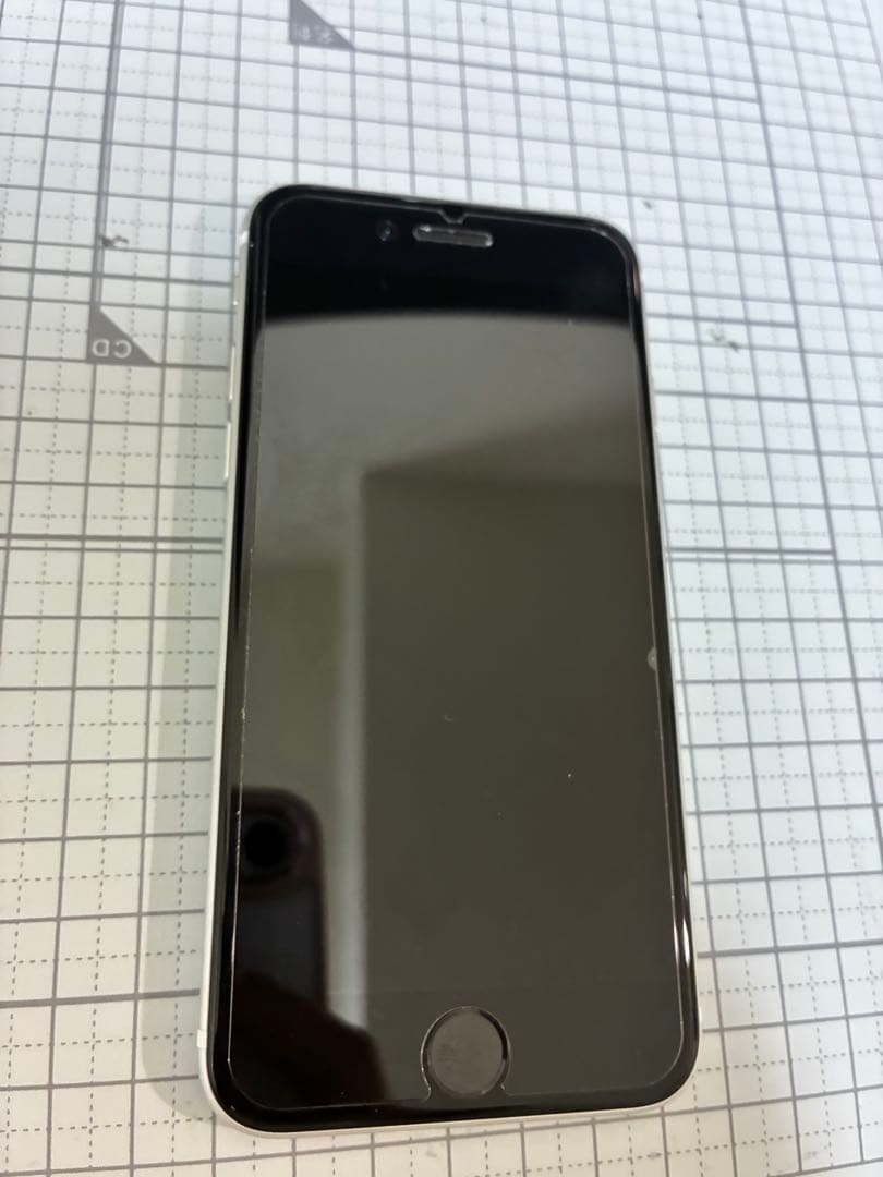 美品✨ iPhonese2即購入⭕️ ほぼ未使用‼️