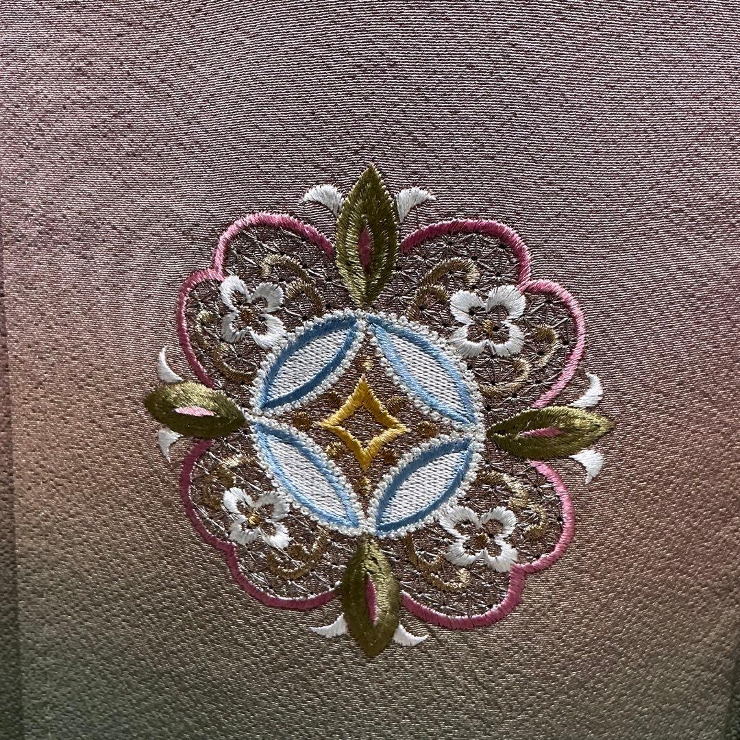 b88 正絹　袷　訪問着　総刺繍　華文　金糸　着物