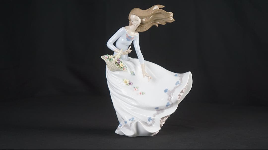 リヤドロ LLADRO 風のいたずら 01006767 置物 花 女性 美品