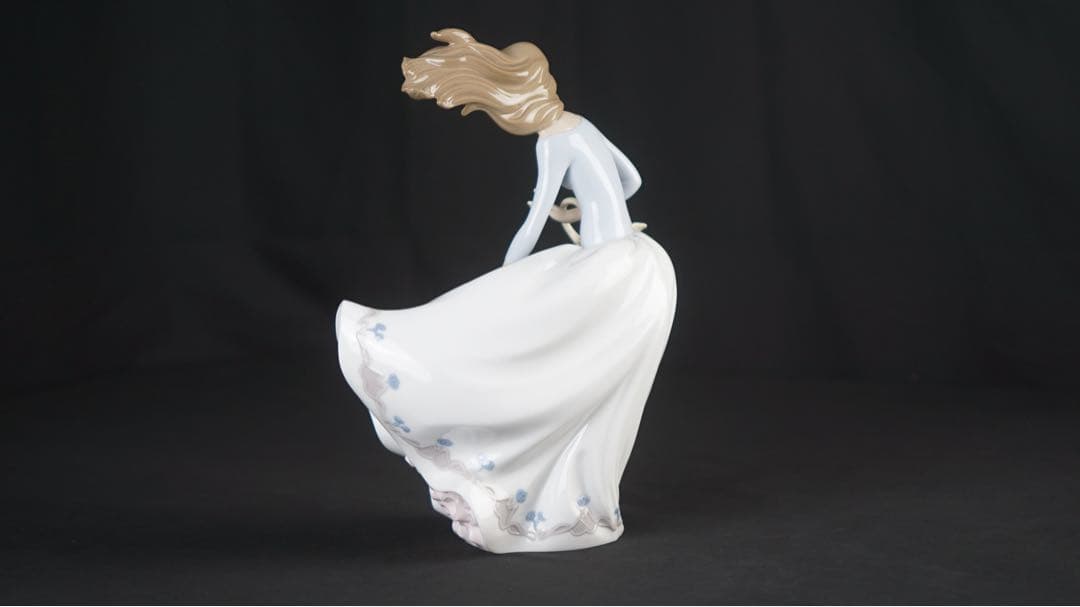 リヤドロ LLADRO 風のいたずら 01006767 置物 花 女性 美品