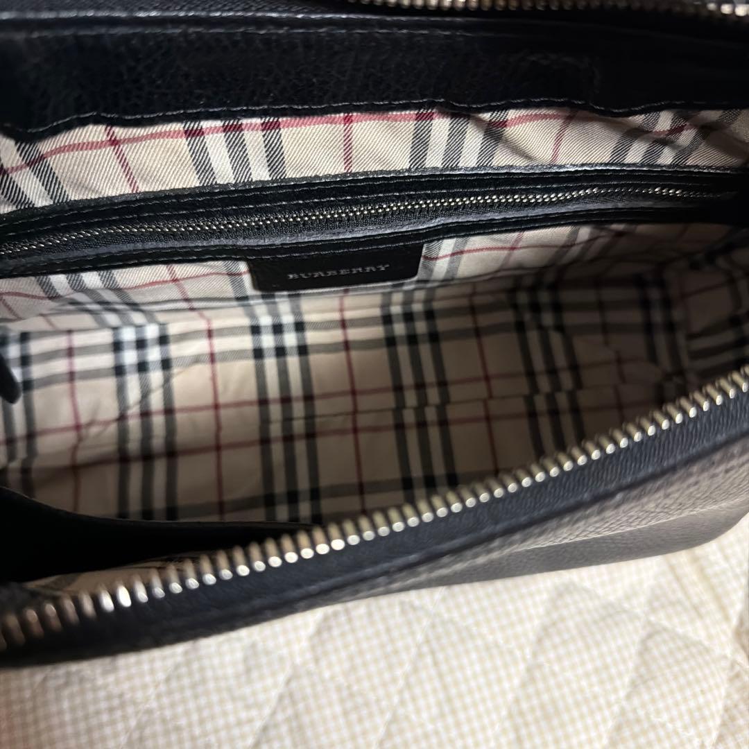 バーバリー　ハンドバッグ、肩掛け　黒　革製品　内側チェック柄　【値下げ不可】