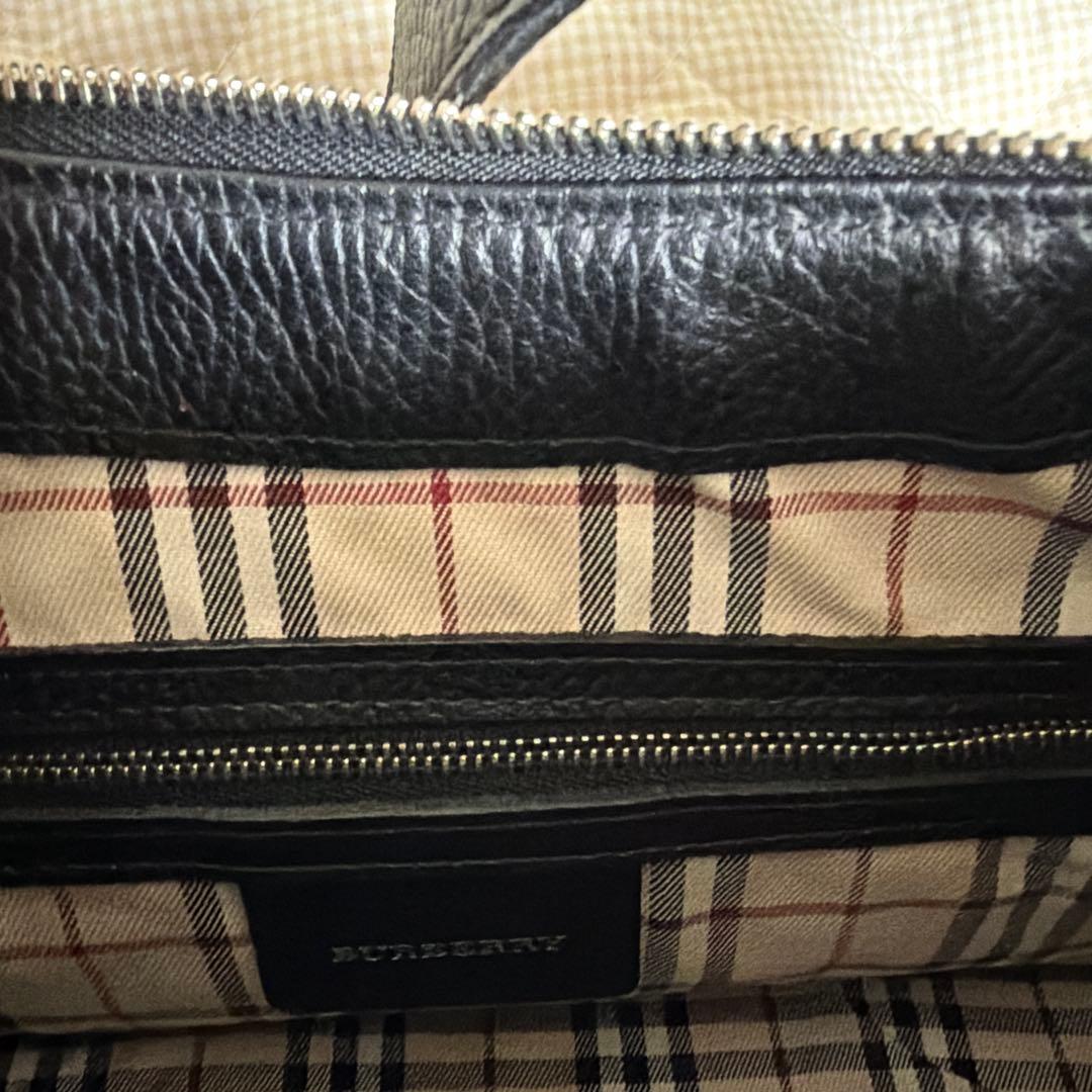 バーバリー　ハンドバッグ、肩掛け　黒　革製品　内側チェック柄　【値下げ不可】