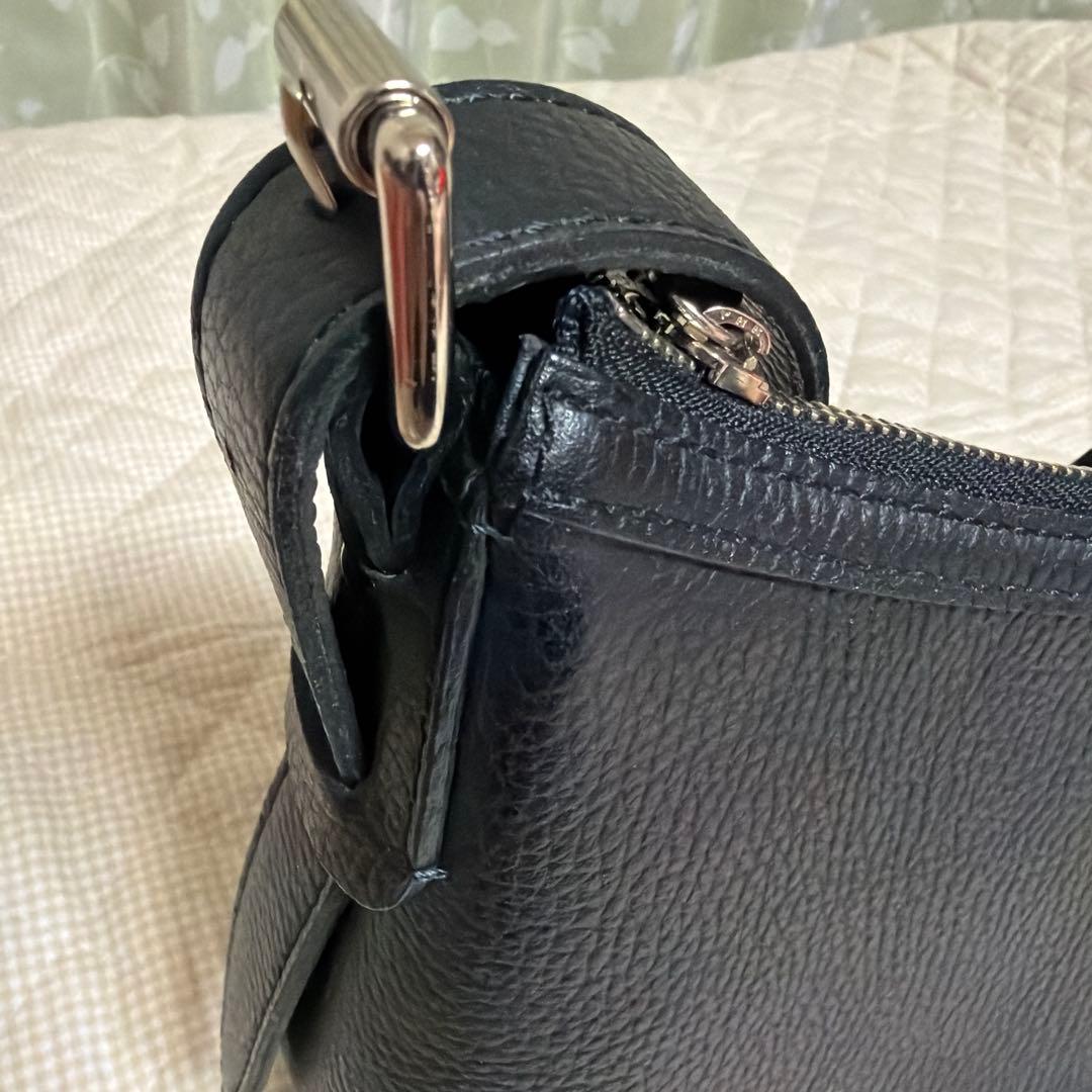 バーバリー　ハンドバッグ、肩掛け　黒　革製品　内側チェック柄　【値下げ不可】