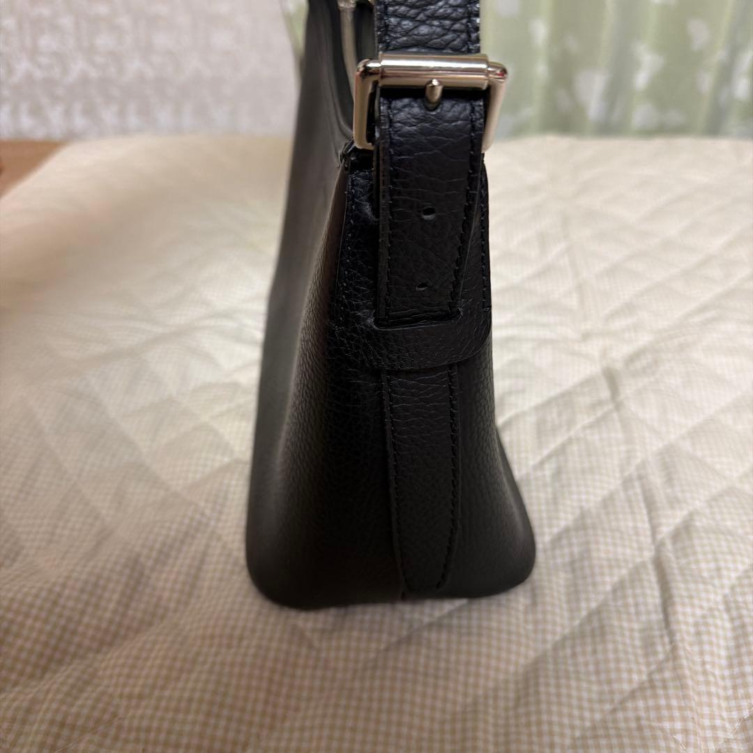 バーバリー　ハンドバッグ、肩掛け　黒　革製品　内側チェック柄　【値下げ不可】