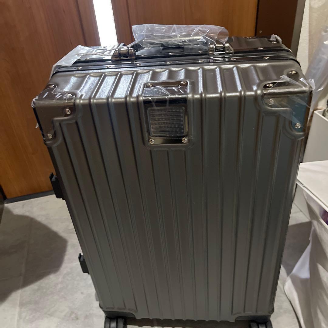 キャリーケース　2〜3泊　グレー 合金