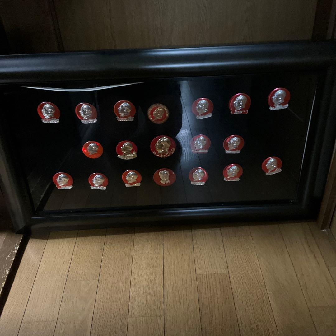 貴重！　中国　毛沢東　バッジコレクション　額装