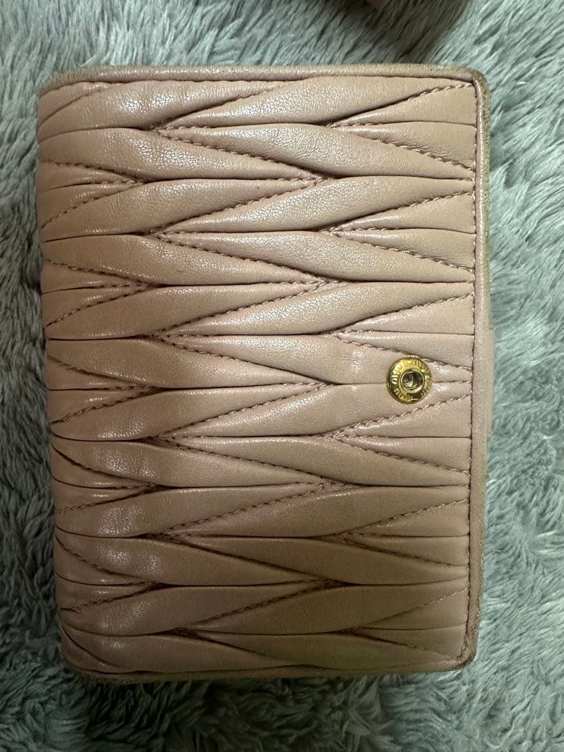 値下げmiumiu マテラッセ 二つ折り財布