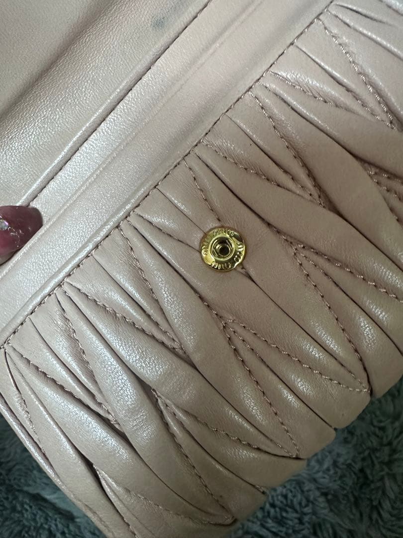 値下げmiumiu マテラッセ 二つ折り財布