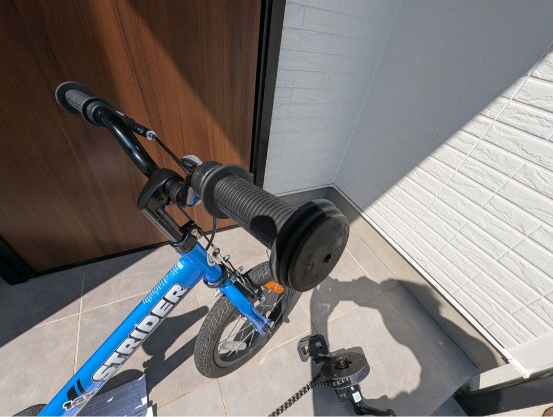 STRIDER 14x ブルーキッズバイク 室内保管