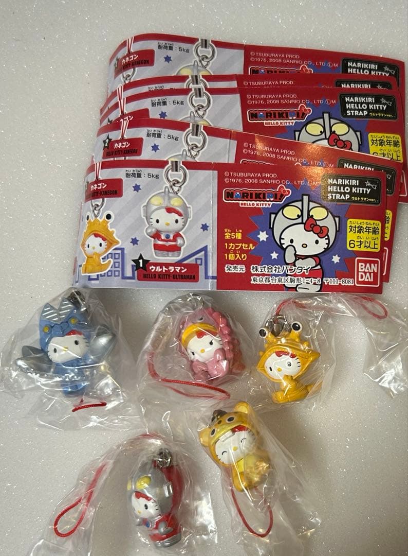 全5種 ハローキティ　なりきりストラップ　ウルトラマンver
