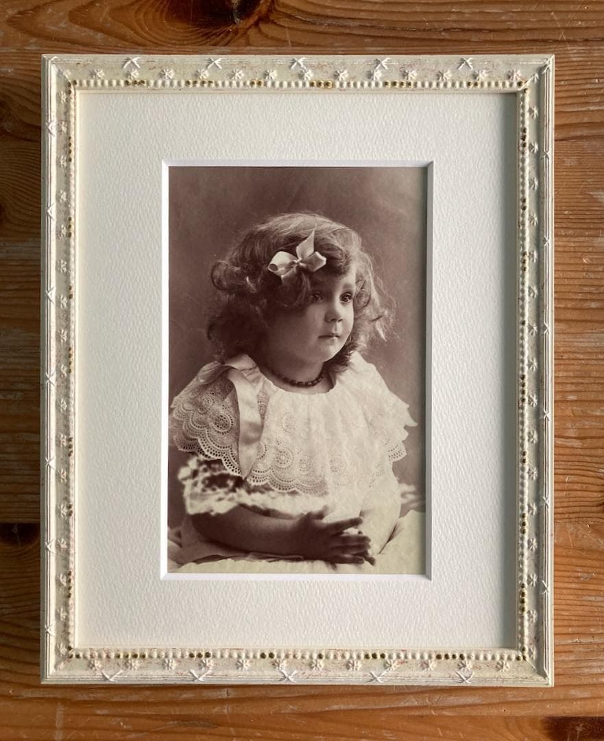 フランスアンティーク　肖像写真　女の子　 額装　アルビューメンプリント（鶏卵紙）