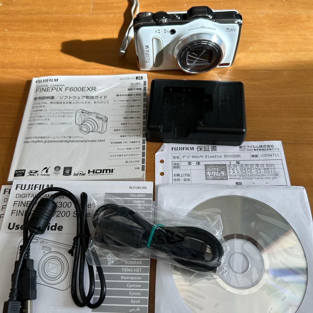 富士フイルム　コンパクトデジタルカメラ、「FinePix F600EXR」