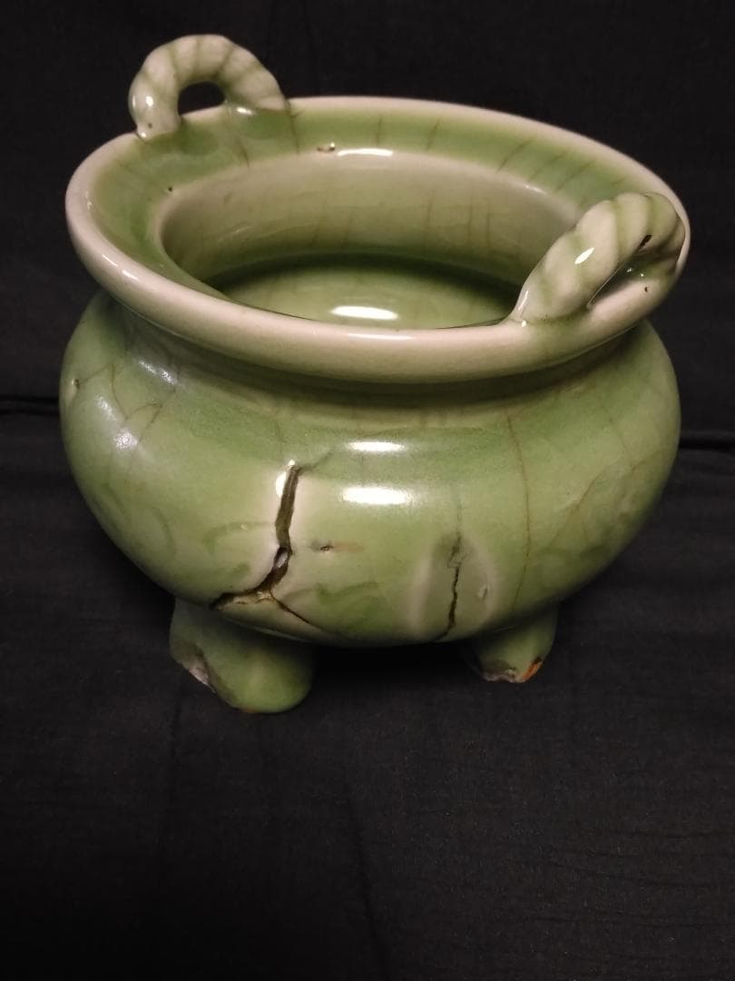 青磁香炉　明時代　釉薬が美しいです　大きな窯キズや足に釉ハギの跡が有ります