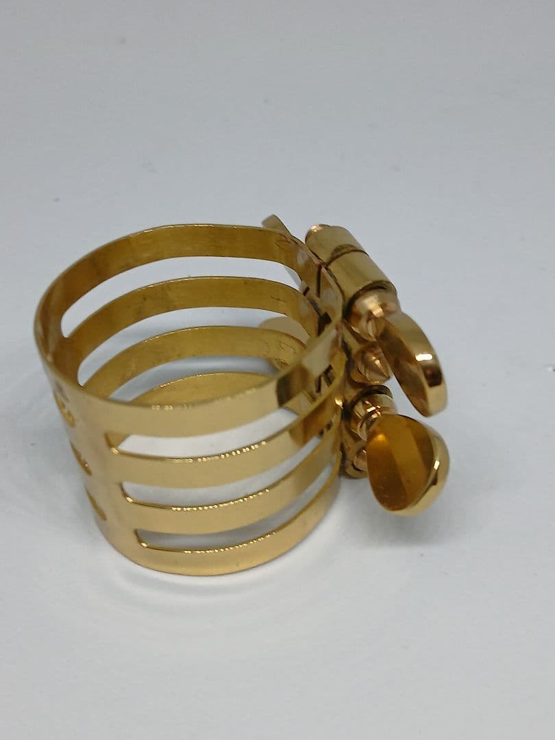 アルトサックス　リガチャー　4ネジタイプ　ハードラバー用　良品！