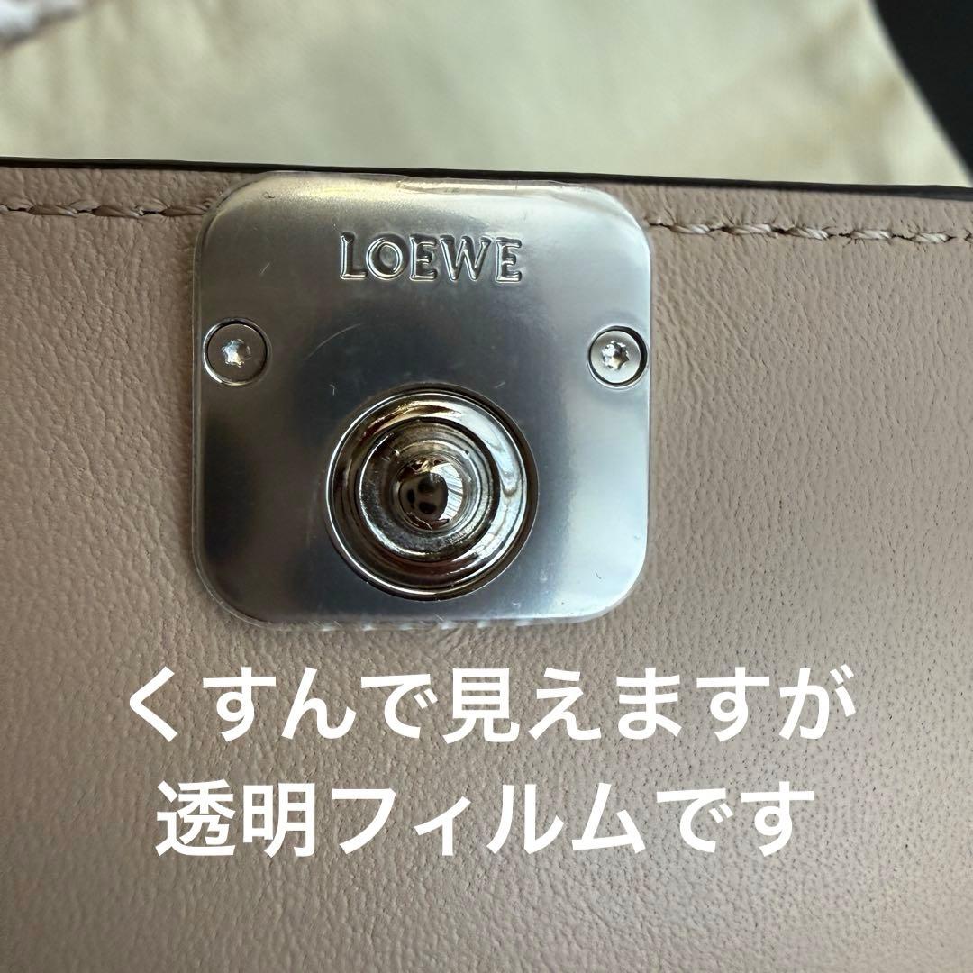 ロエベ アナグラム トライフォールド ウォレット（ペブルグレインカーフ）サンド