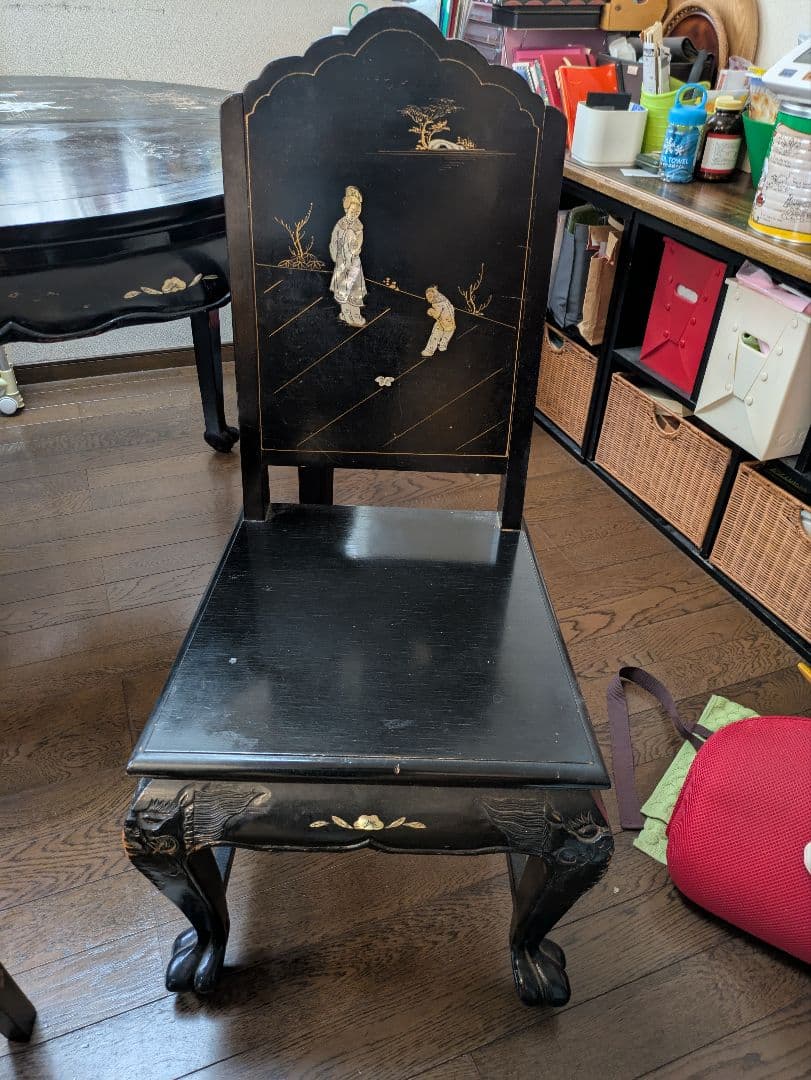 ガ*)様 【賀】黒色漆塗り 円形座卓 金箔装飾　中国