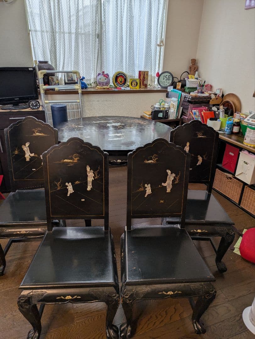 ガ*)様 【賀】黒色漆塗り 円形座卓 金箔装飾　中国