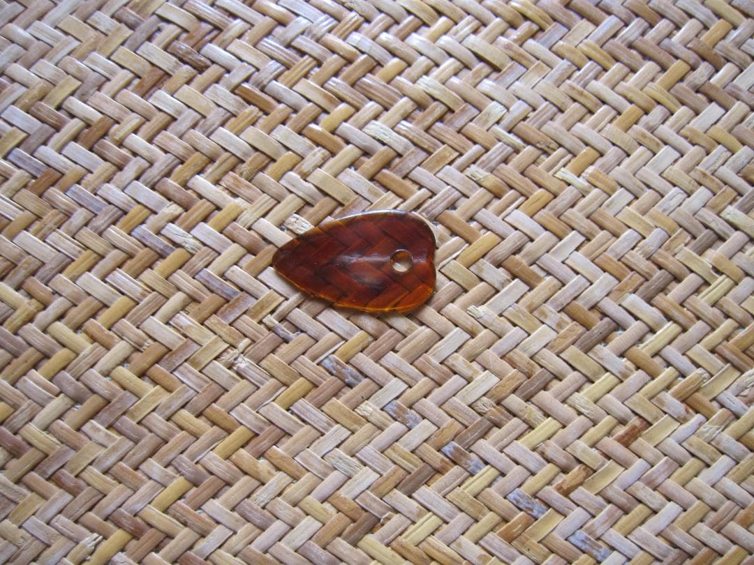 伝統的な木製マンドリン 6弦