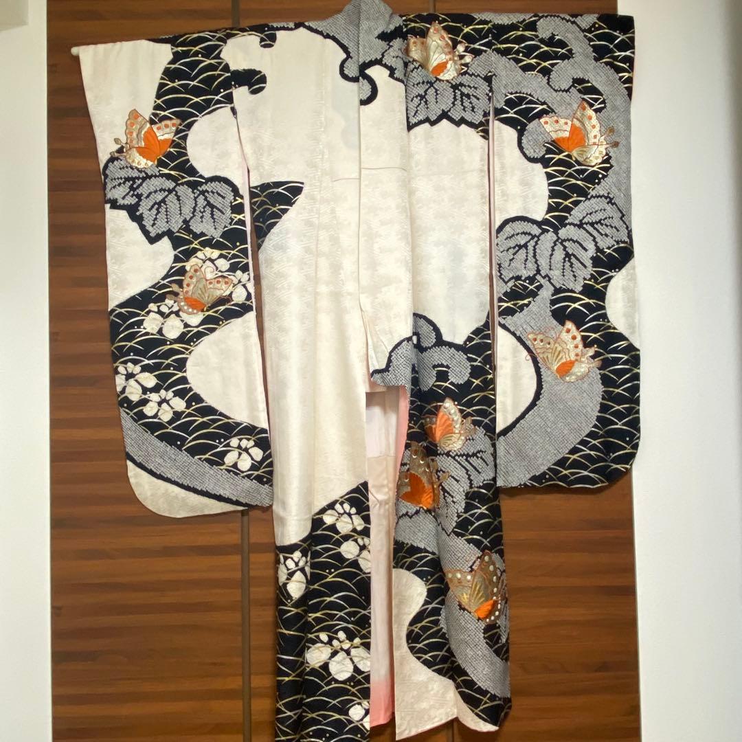 振袖 着物（帯小物有）　モノトーン　絞り　蝶・花柄　高級　成人式