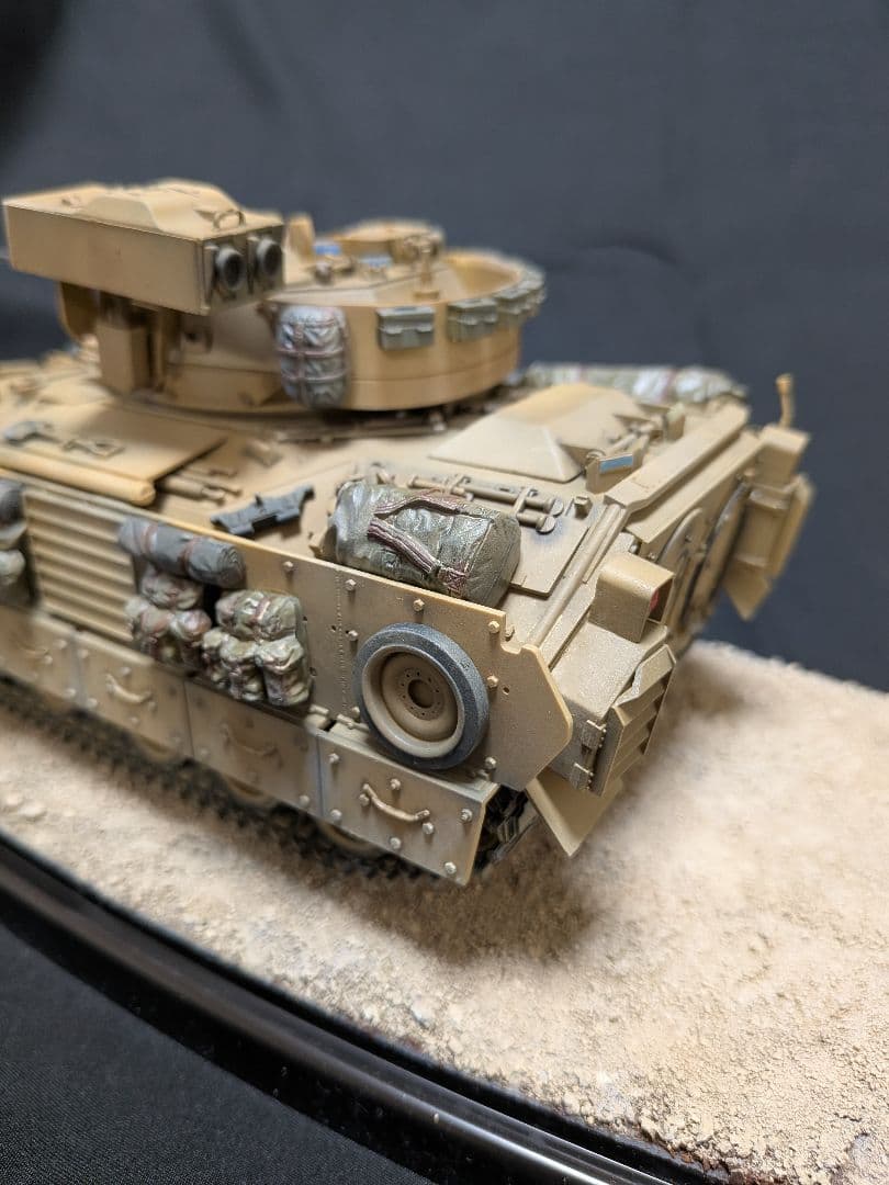 1/35 M2A2 ODS ブラッドレー歩兵戦闘車 完成品