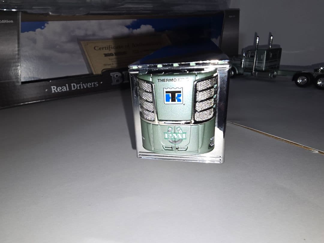 ミニカー DCP 1/64 PMI Peterbilt379