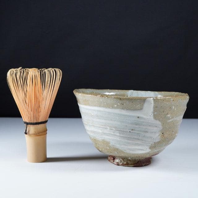 岸本謙仁　刷毛目茶碗　共箱　茶道具　鑑賞陶器　抹茶碗