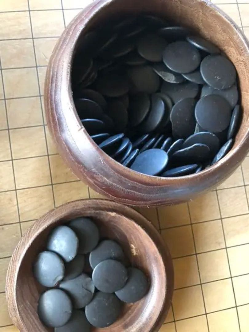 足つき囲碁盤、碁笥、碁石のセット