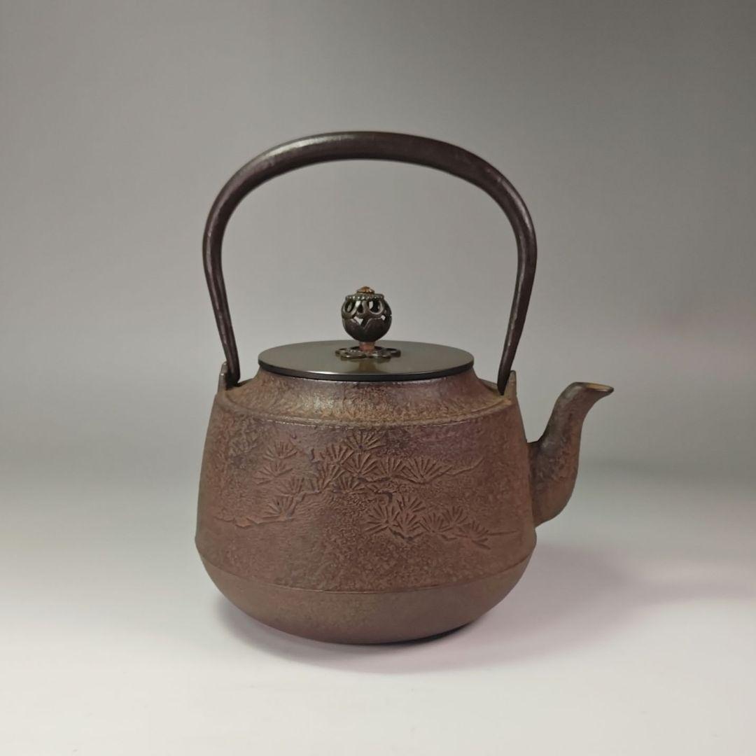 ウ309 鉄瓶『釜師　佐藤浄清造』『肩衝松地紋　鉄瓶　共箱』茶道具　急須