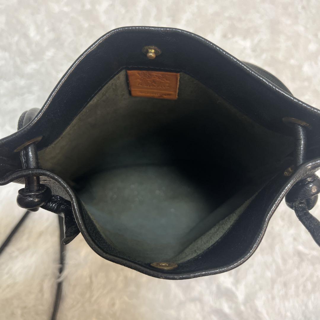 【美品】イルビゾンテ クロスボディバッグ　サコッシュ　レザー　本革　ブラック