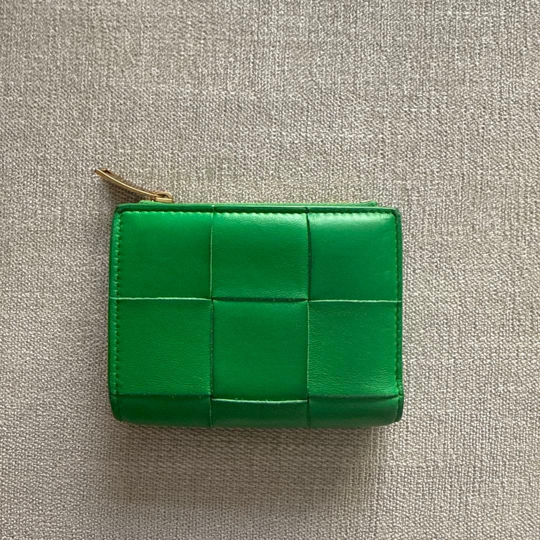 グリーンレザー 二つ折り財布 キルティングデザイン